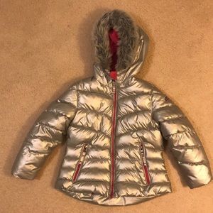4t. Worn over 4 day trip. Winter jacket. Silver